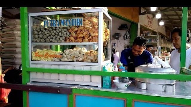 'Street Food Indonesia \"Bakso Bakwan Malang yang slalu bikin ngiler\"'