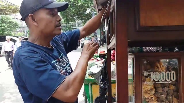 'BAKWAN MALANG 10RB DAPETNYA LENGKAP!!! INDONESIAN STREET FOOD'