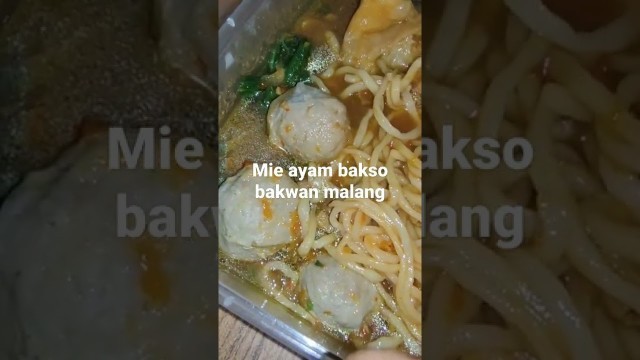 'street food (mie ayam bakso bakwan malang) chicken noodle meatball bakwan malang'