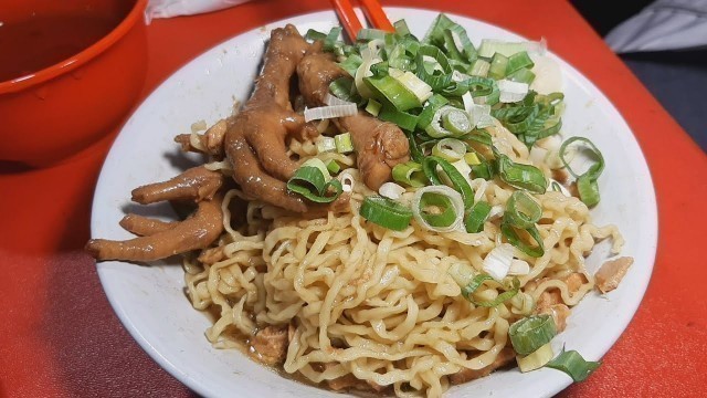 'MIE MALANG CEKER AYAM - ASMR INDONESIAN NOODLE WITH CHICKEN FEET STREET FOOD'