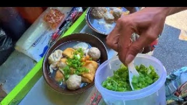 '$1 Motorcycle Bakso Malang Indonesian street food'