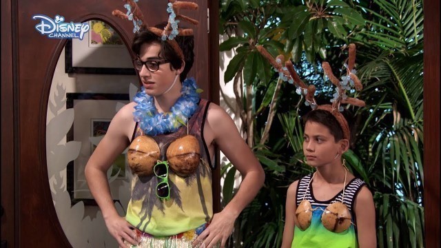 'Jessie | Parker & Joey\'s Hilarious Aloha Outfits 