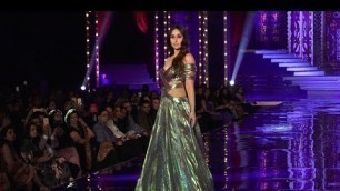 'Lakme Fashion Week 2018 : Ramp पर दिखा Kareena Kapoor का HOT अंदाज'