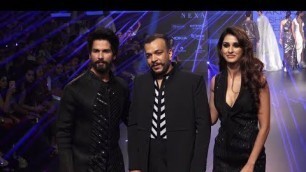 'Disha Patani & Shahid Kapoor\'s ramp walk at Lakme Fashion Week 2018.'