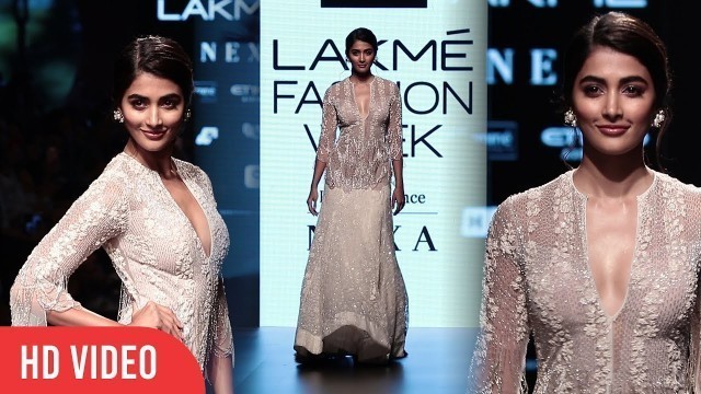 'Pooja Hegde Walks The Ramp | Lakme Fashion Week 2018 Finale | #LFW2018'