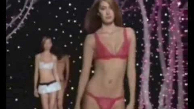 'RHEA DURHAM CATWALK VICTORIA\'S SECRET 2000-2001.'