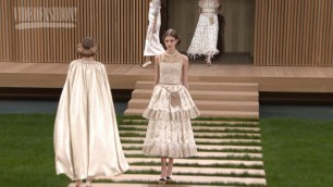 'Chanel - Spring/Summer 2016 - Paris Haute Couture - Videofashion Collections'