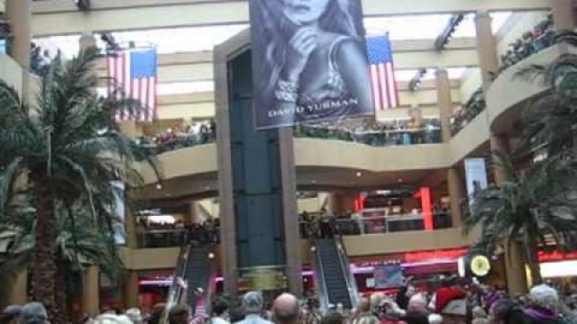 'Hallelujah Chorus at Fashion Square December 22, 2010 - Flash Mob'