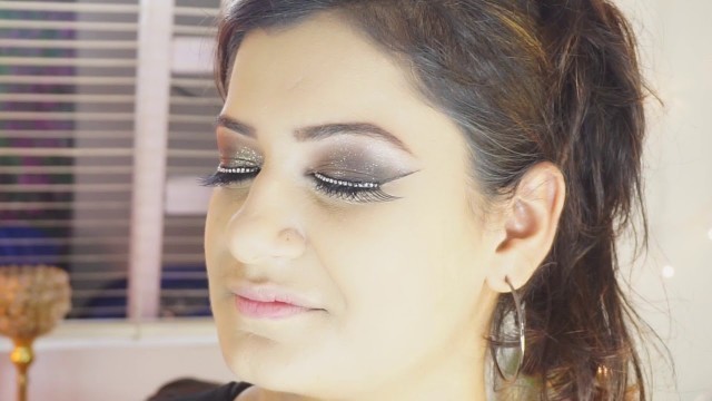 'complete party makeup for girls | Amazing eye makeover features'