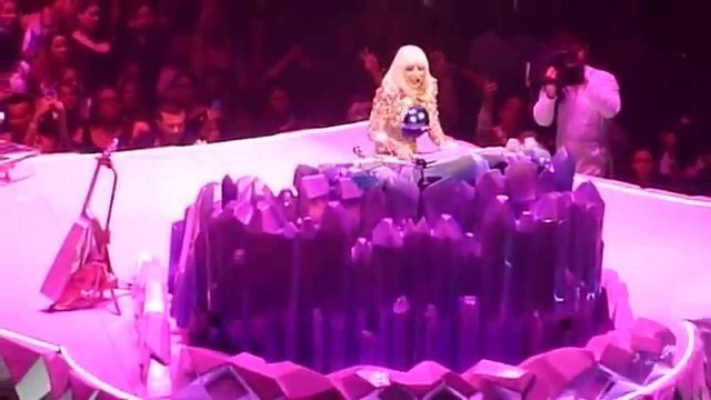 'Lady Gaga - \'Fashion!\' Live at the artRAVE: The ARTPOP Ball Tour'