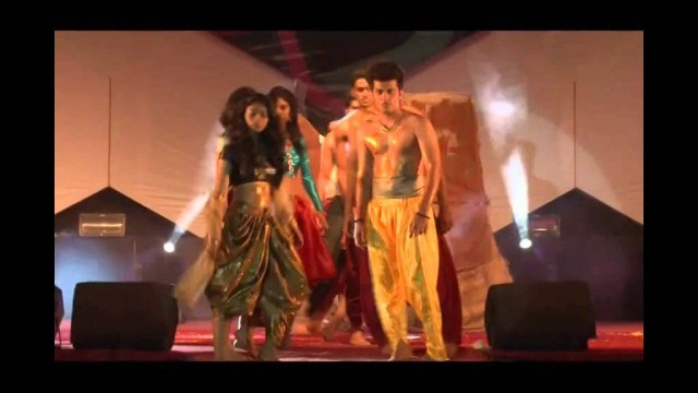 'Atharva College Of Engineering fashion show team performing at VERVE 2014 @ VIT'