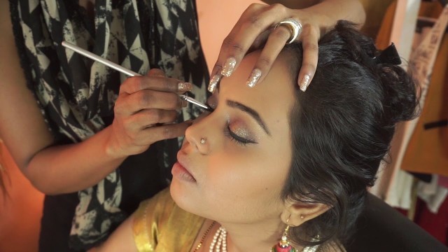 'Makeover Housewife makeup and hair for wedding party | Hi-Fashion | हाउस वाइफ ग्रूमिंग मेकअप'