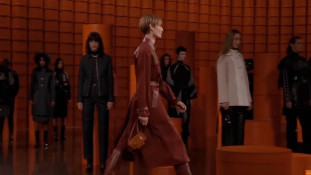 'Hermes | Women\'s Fall - Winter Fashion Show 2021-2022 | Full Show'