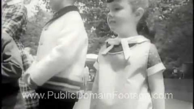 '1950\'s Kids Back to School Fashions at the Zoo Newsreel PublicDomainFootage.com'