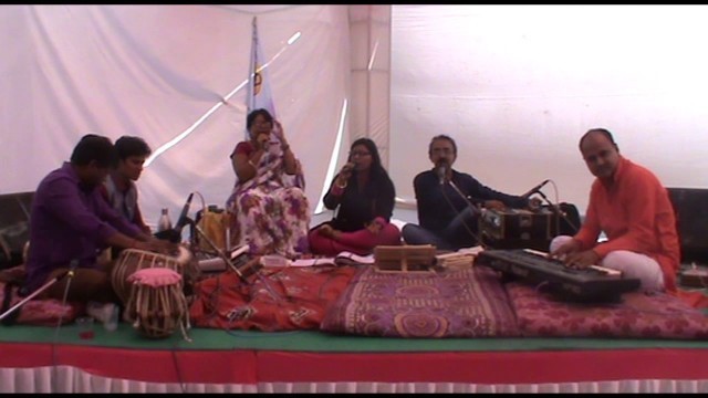 'Fashion Aavi Fashion Aavi (Marriage Song-Fatanu) - Nilesh, Usha & Bhavi (Live)'