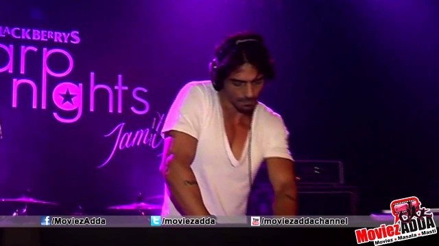 'Arjun Rampal Turns DJ @ Blackberry Fashion Show 2013 !'