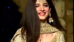 'Marwa Hocane in Bollywood Style on Ramp Walk at Pakistan Fashion Week 2020'