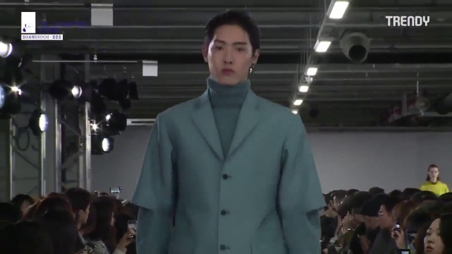 'Takuya Terada on the catwalk at 19 F/W Seoul Fashion Week'