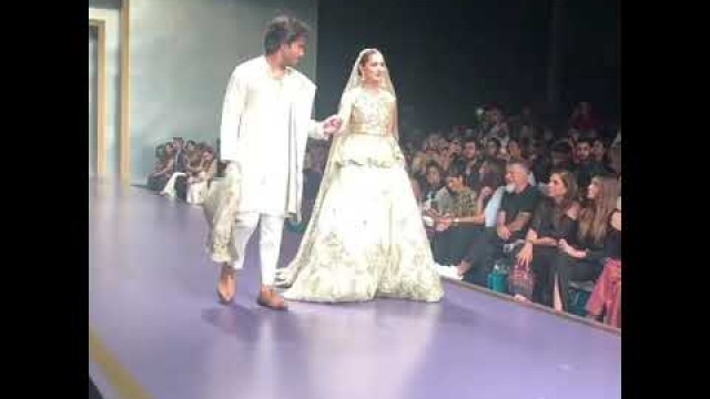 'Hania Amir & Feroze khan rampwalk together